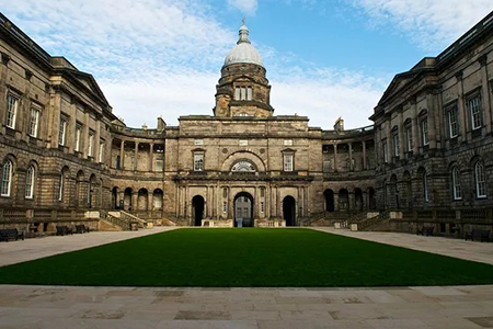 爱丁堡大学研究生学费一年多少人民币？
