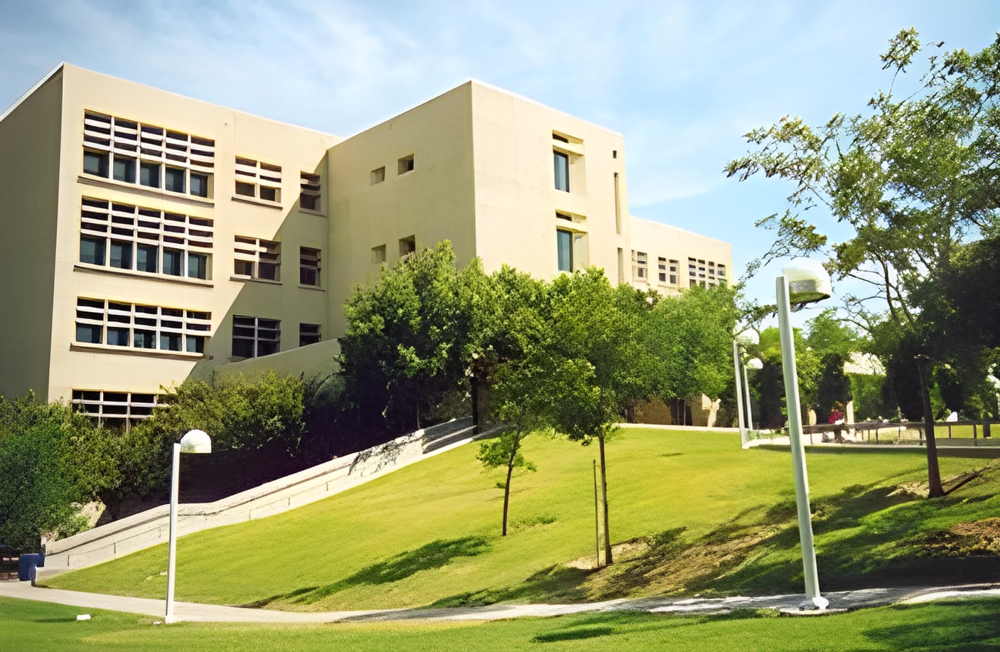 加州州立大学贝克斯菲尔德分校