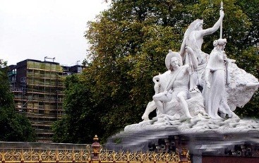 想要留学，选择英国皇家艺术学院是不是很难申请