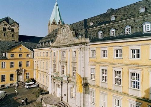 想知道德国富克旺根艺术大学排名如何？