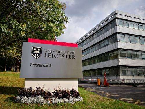 2022年英国莱斯特大学在英国的排名是多少？