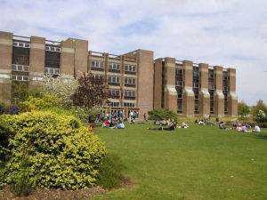 英国肯特大学相当于国内什么大学？
