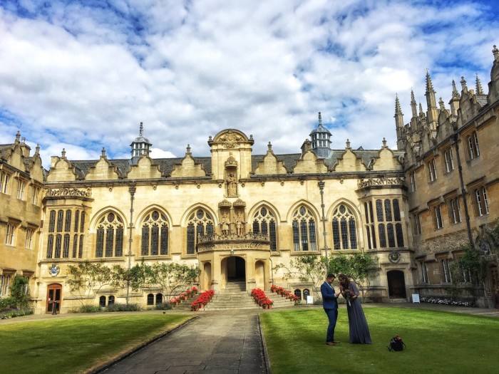牛津大学是私立还是公立？