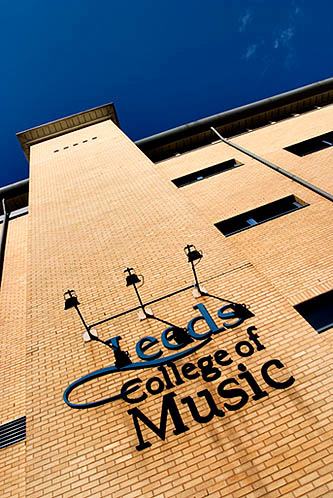 利兹大学和利兹音乐学院是同一个学校吗？