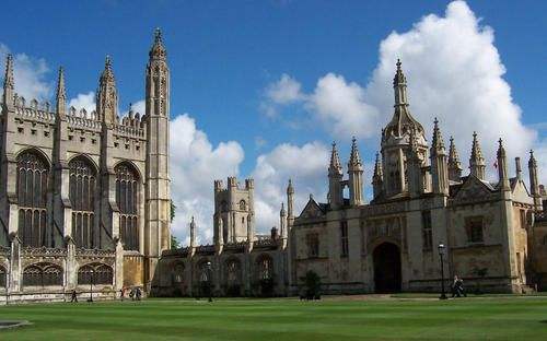 英国利兹大学和曼彻斯特大学哪个好？