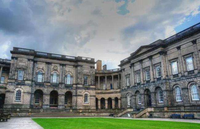 爱丁堡大学本科读几年可以毕业呢？