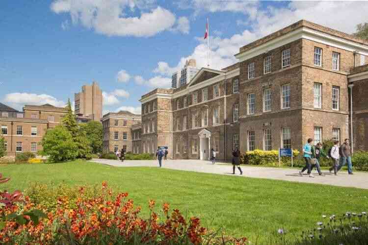 阿伯丁大学和莱斯特大学哪个好？