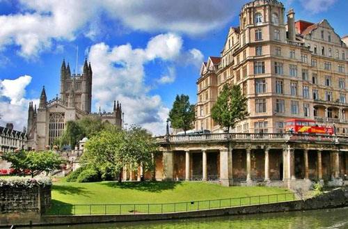英国的巴斯大学的世界排名多少？