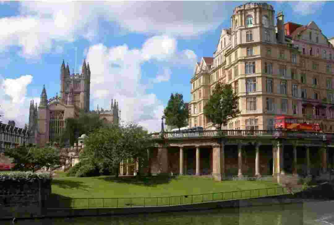 2022年英国萨里大学全球排名多少？