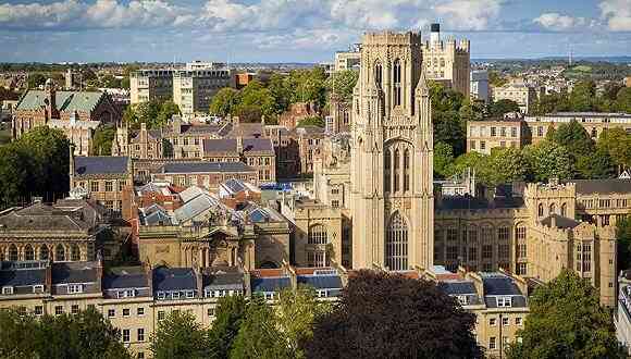 英国布里斯托大学和曼彻斯特大学哪个好？