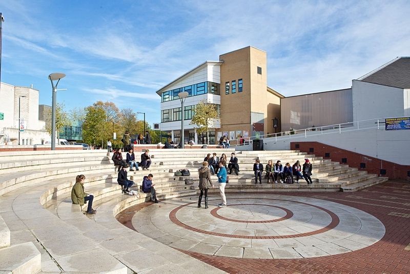 华威大学和南安普顿大学哪个好？