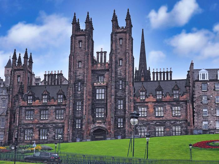 爱丁堡大学留学费用 留学条件要求