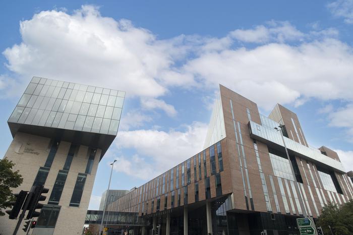 留学费用大揭秘：英国阿尔斯特大学学费多少钱